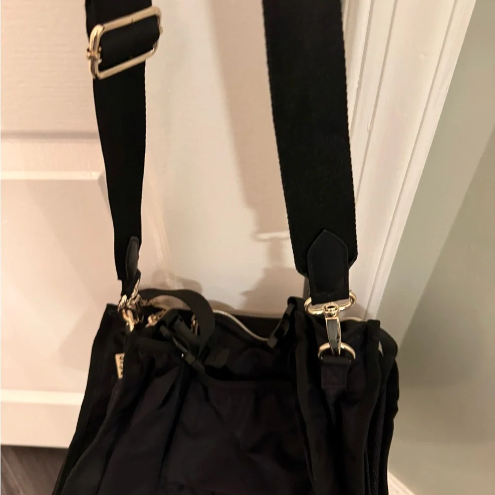 BEIS Black and Gold stroller caddy - Picture 4 of 7